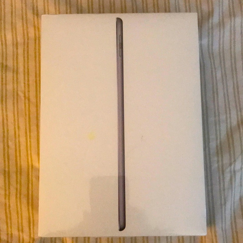 iPad 6th generation 32GB WiFi-cellular Gray new